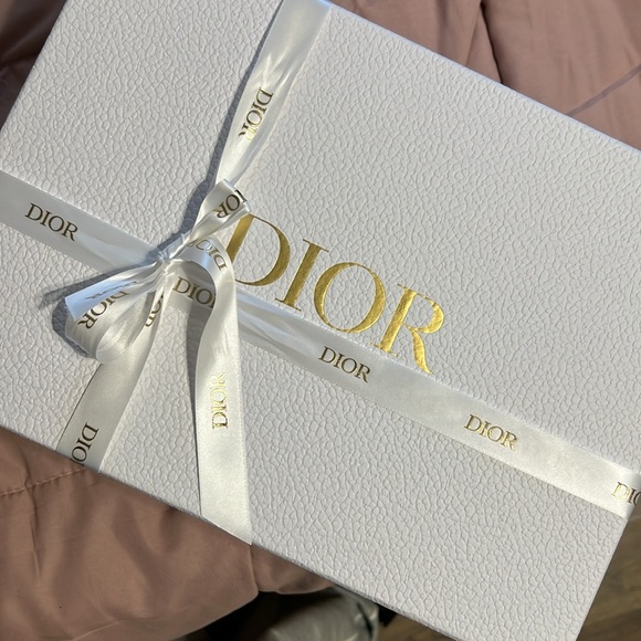 Dior Box 🌺 - Picture 1 of 9